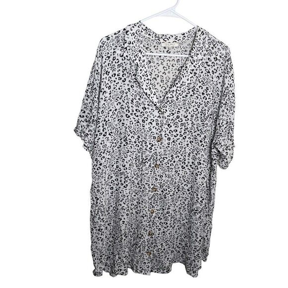 Z Supply Blouse Women's Large Cheetah Button Up Collared Short Sleeve Shirt Top - Picture 1 of 9